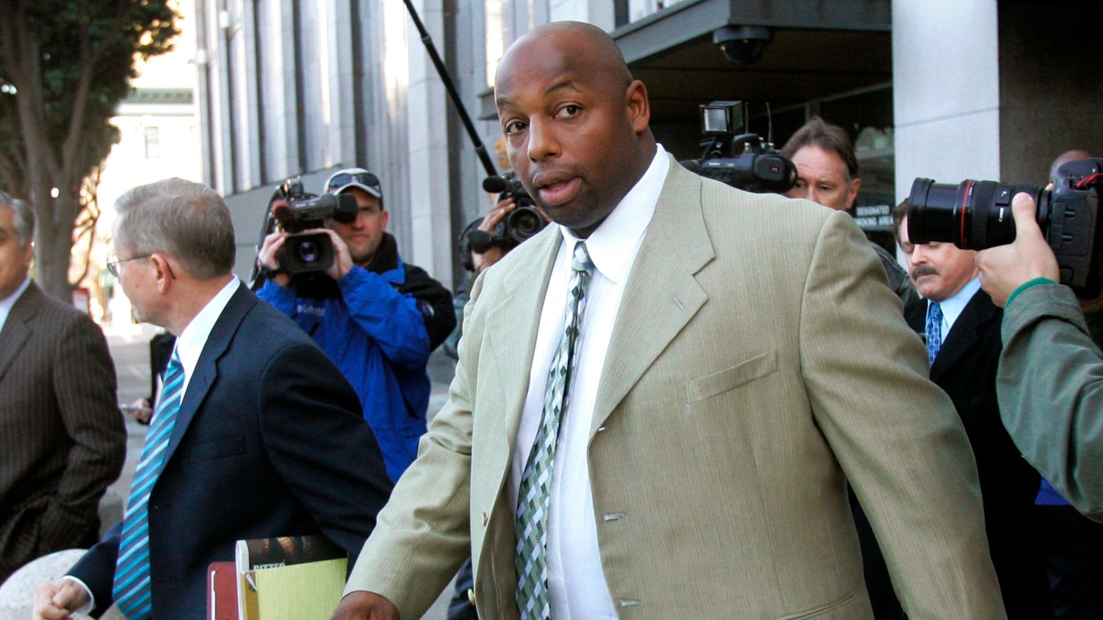 Appeals court overturns ex-49er Dana Stubblefield’s rape conviction