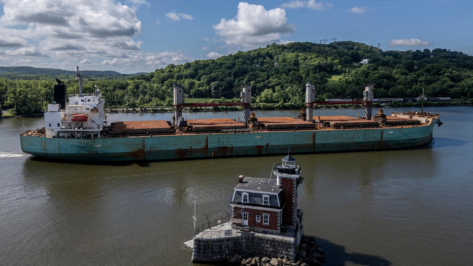 Corps of Engineers will look to save 150-year-old lighthouse from crumbling into the Hudson River