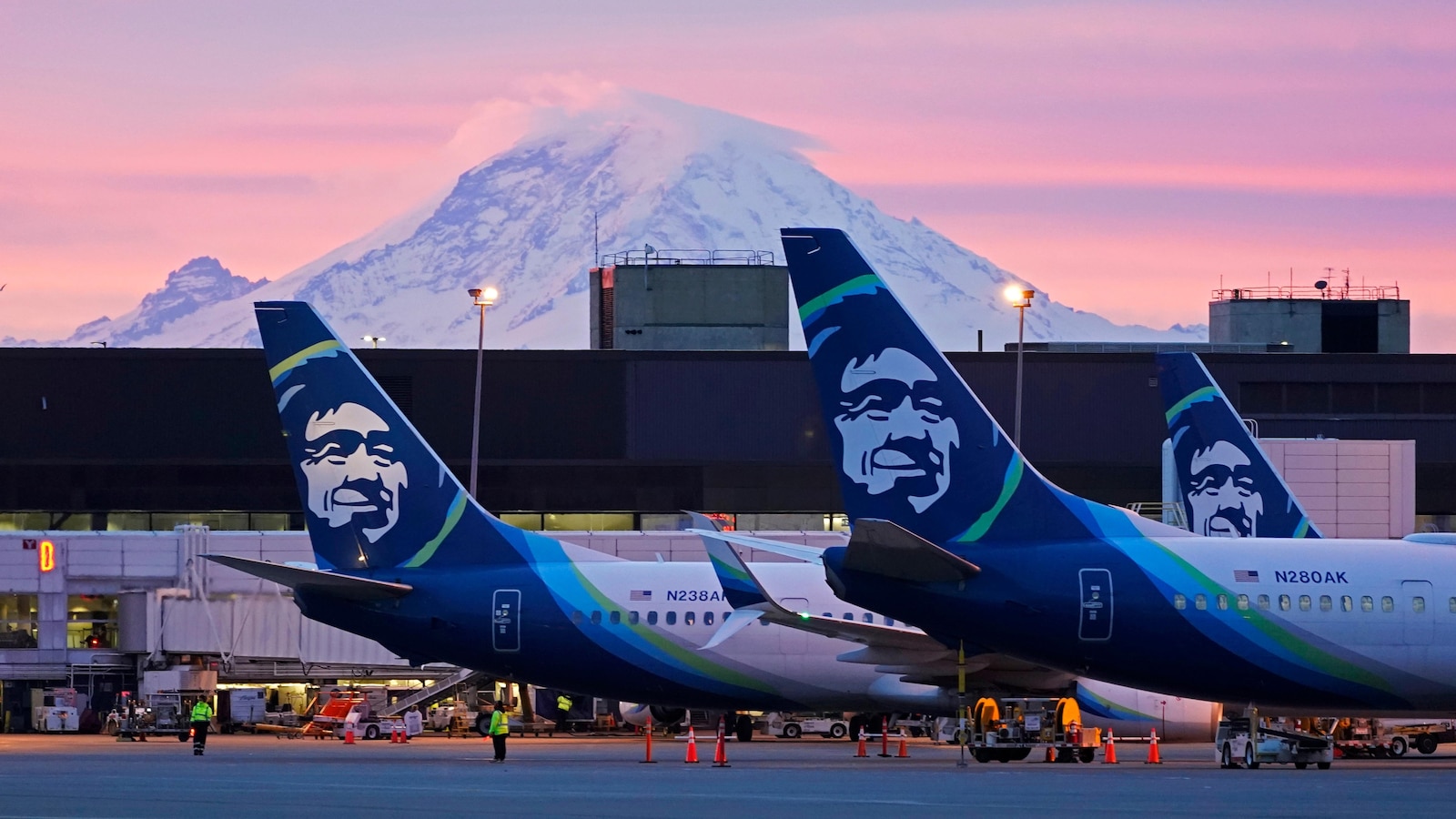 Fumes in the cockpit prompts Hawaiian flight’s return to Seattle