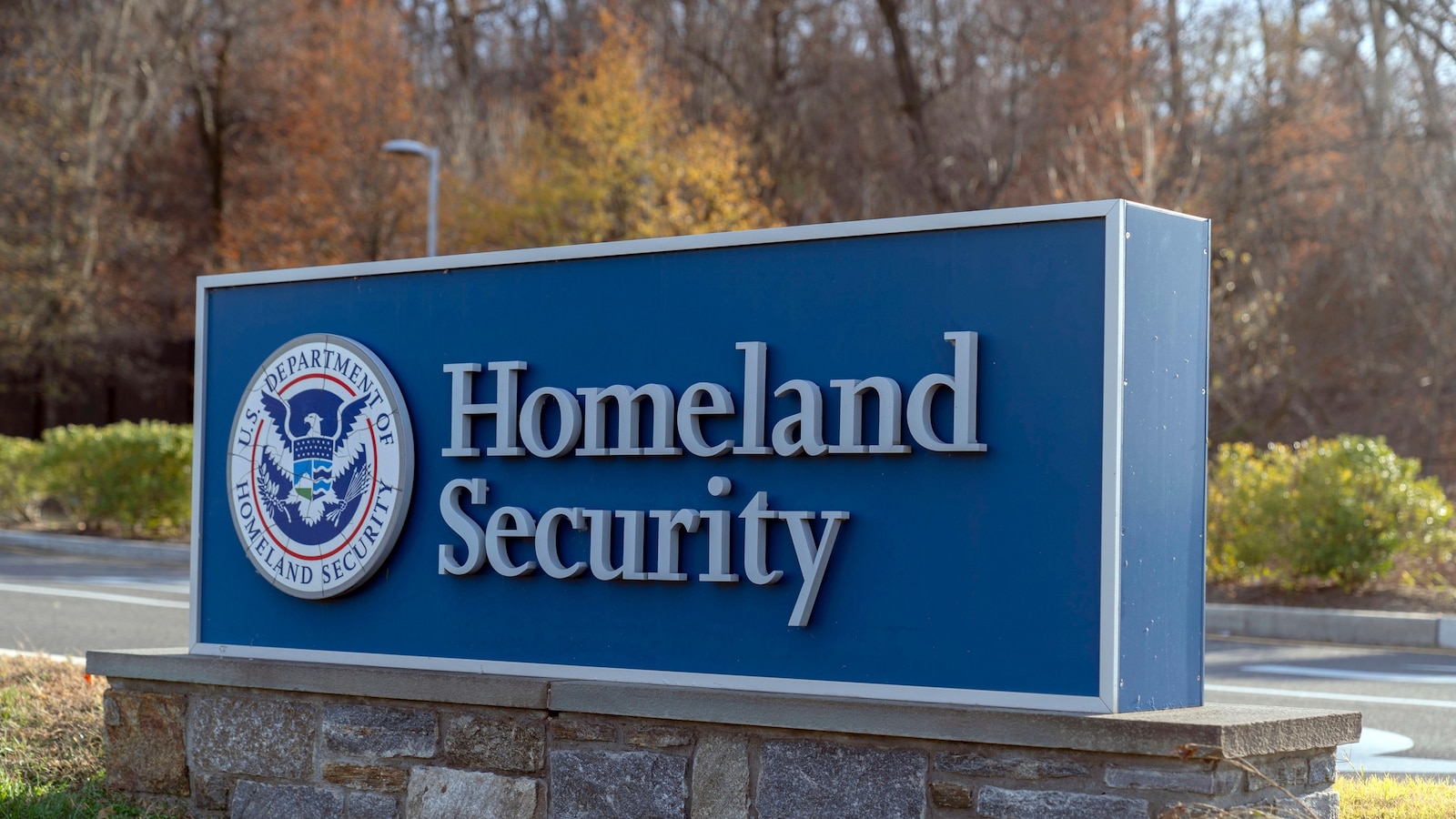 Homeland Security agent pleads not guilty to drug distribution conspiracy charge