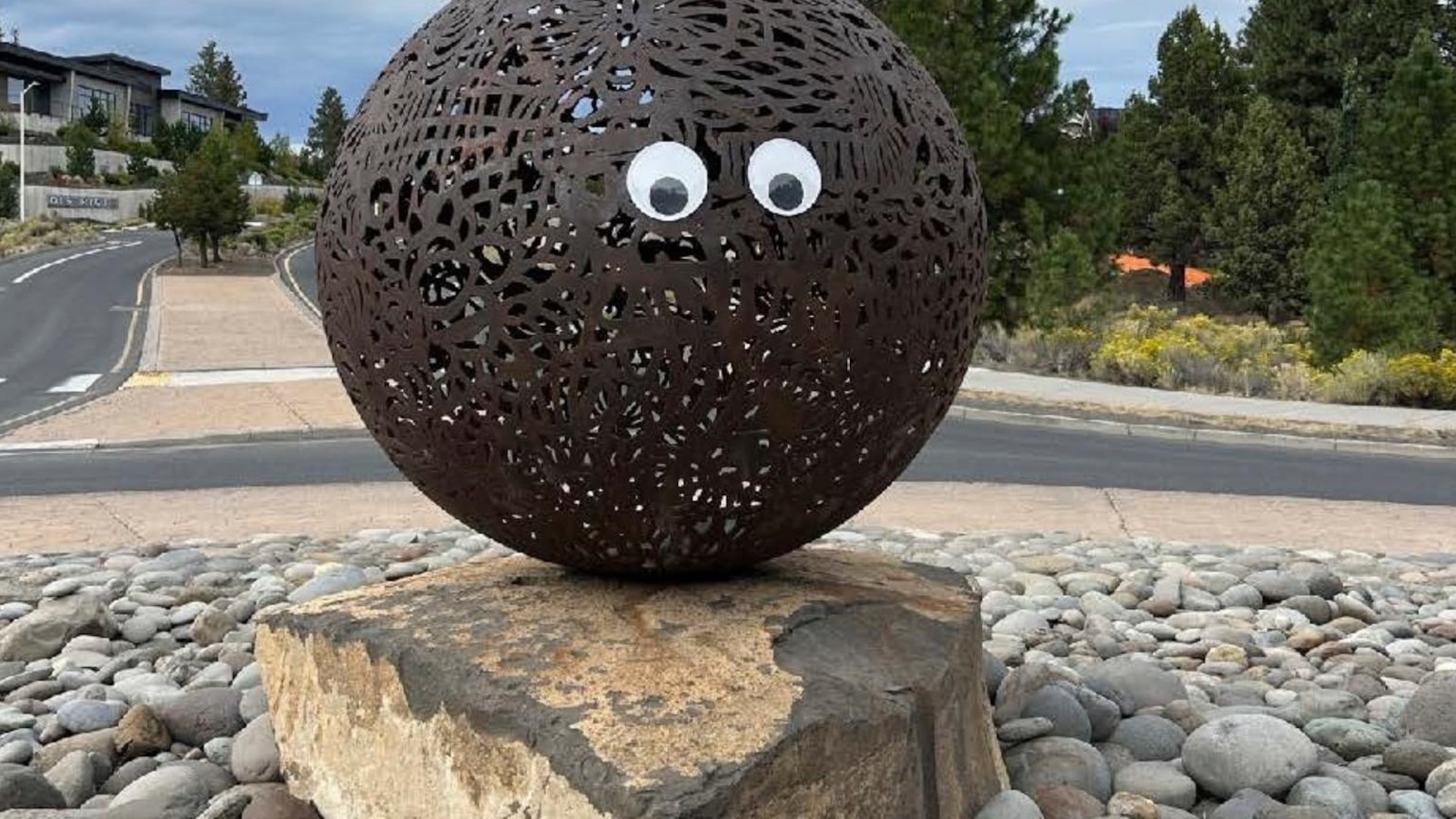 Mysterious googly eyes go viral after appearing on public art in Oregon