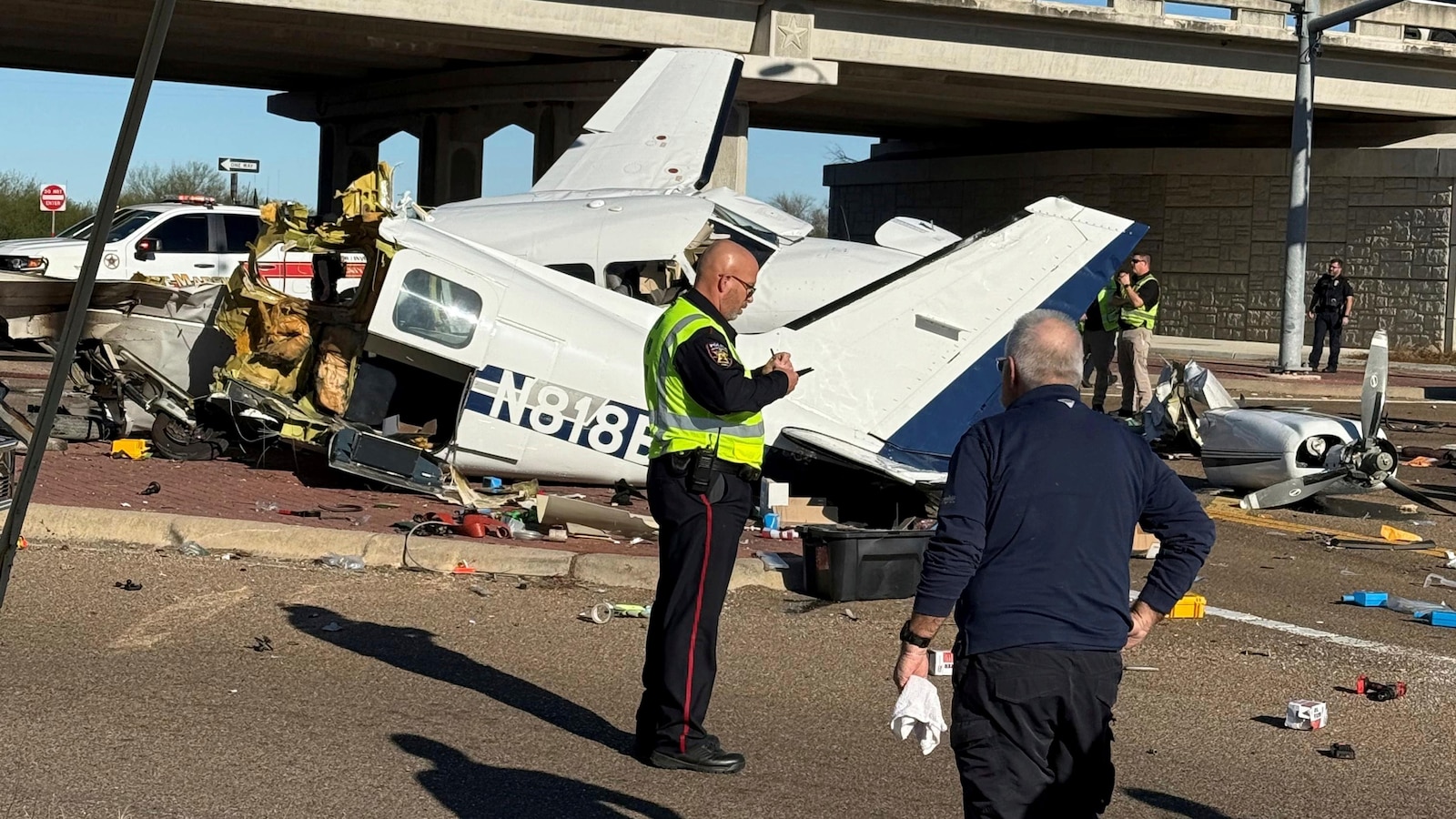 Propeller plane crashes onto intersection in Texas and splits in half